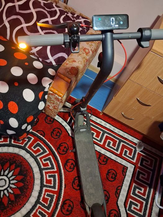 Vând trotineta electrica inca in garantie 1 an