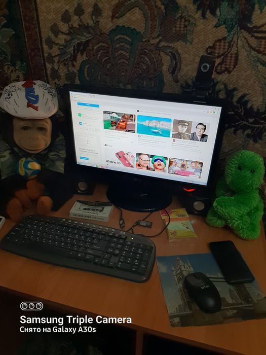 Компьютер вместе со столом