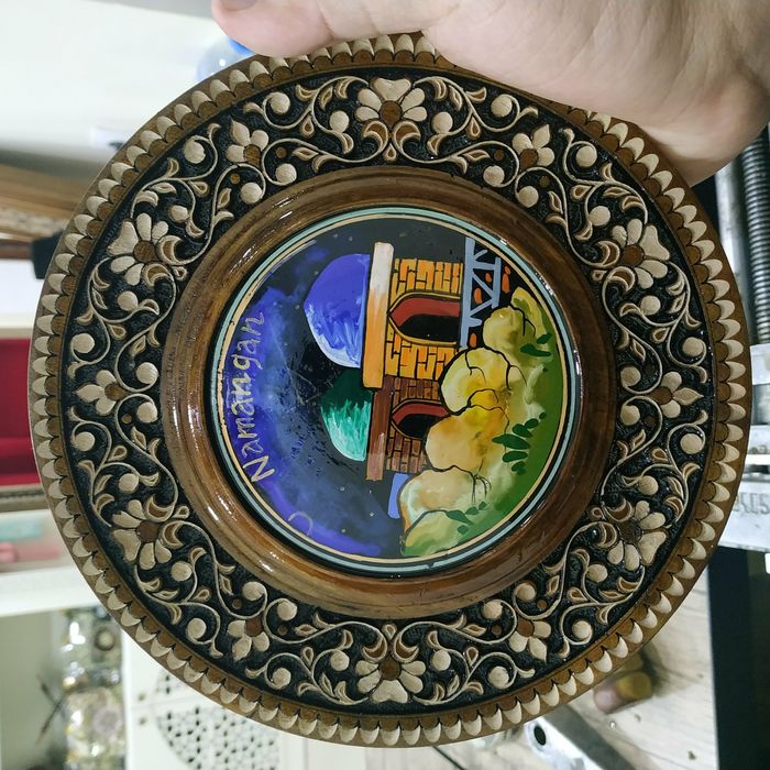 Yog'och lagan dekorativ. Qo'l mehnati, yong'oq daraxtidan tayyorlangan