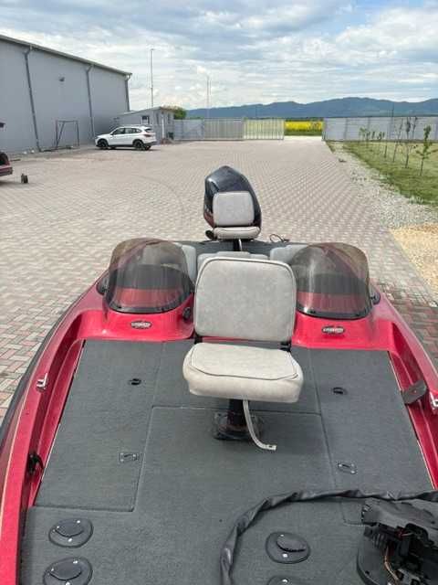 Barca Stratos pentru pescuit