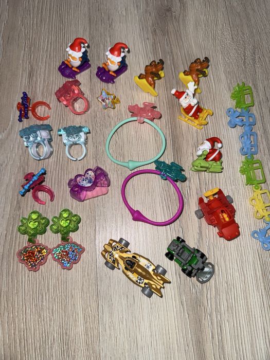 Игрушки из киндера бегемоты, пони, и разные куклы