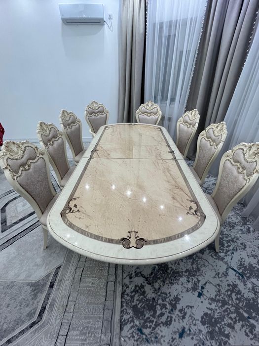 Стол с 8 стульями