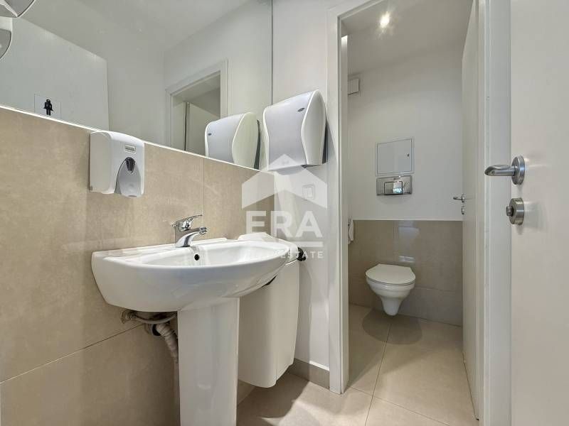 Дава се под наем Офис в София, Център - 500 кв.м за 6483.12 € - Снимка #10