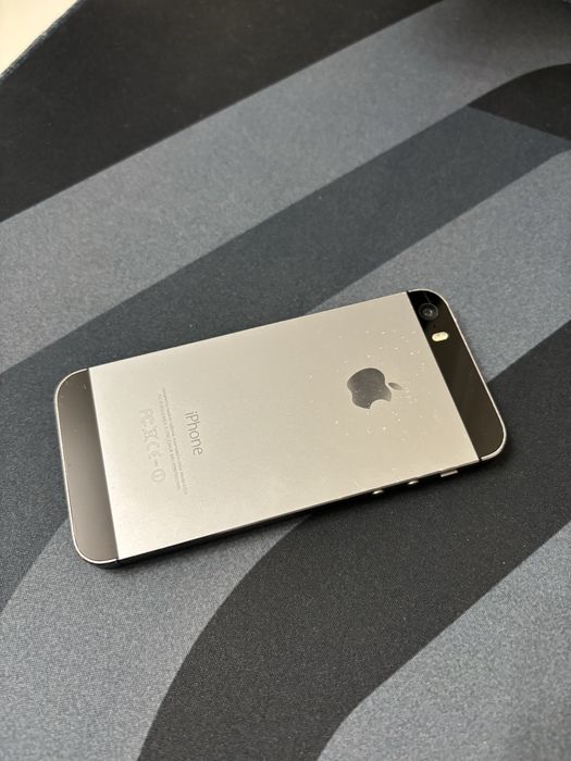 Продаю iphone 5s space grey