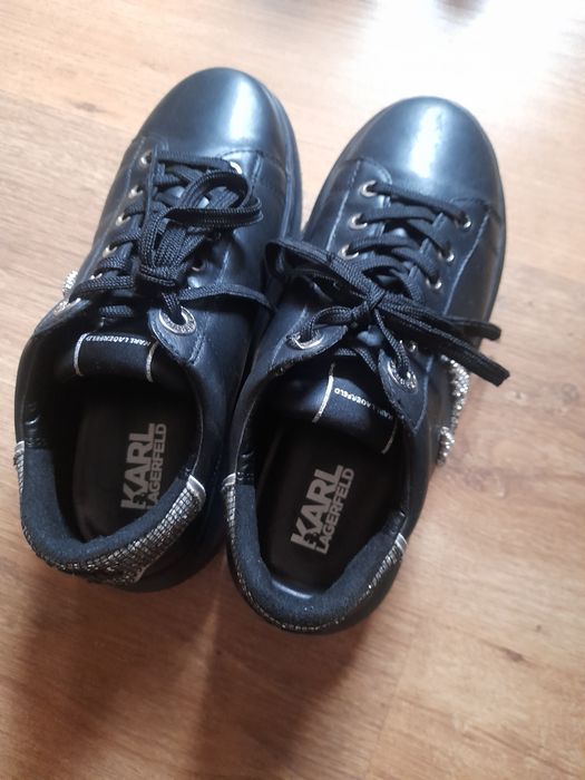 Продавам три чифта обувки втора употреба в комплект