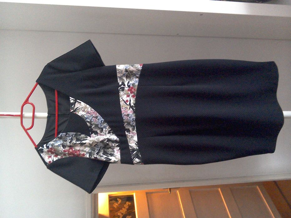 Rochie elegantă, midi, tip creion cu mâneci scurte