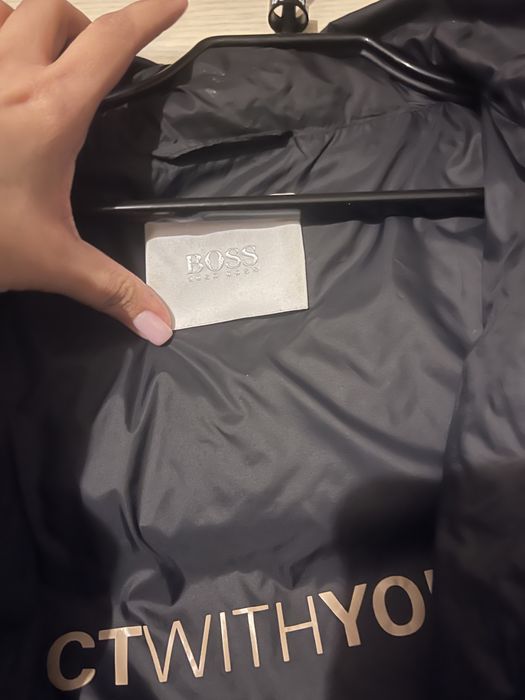 Дамско оригинално яке Boss