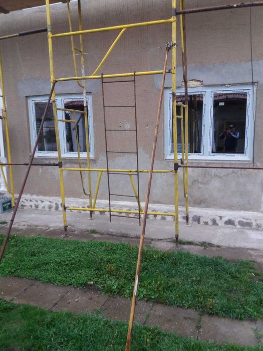 De vânzare schelă