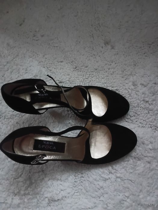 Елегантни обувки от естествена велур