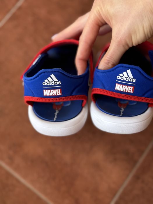 Детски сандали :)