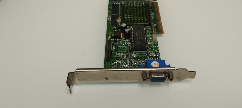 Захранване, дъно и всички части за настолен компютър