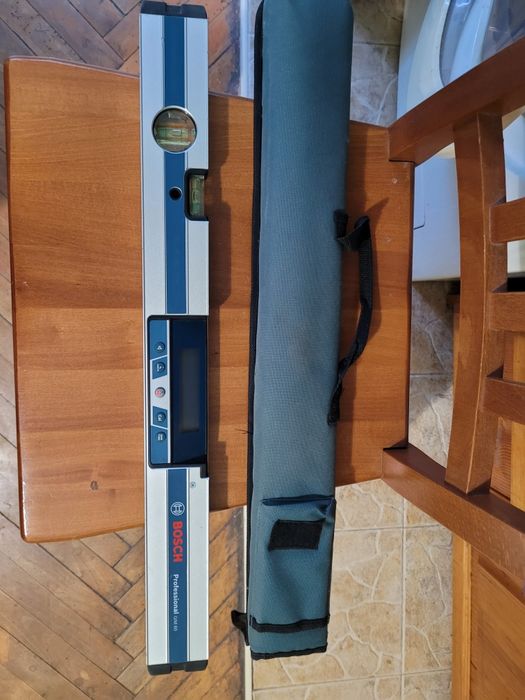 Нивелир  bosch почти нов