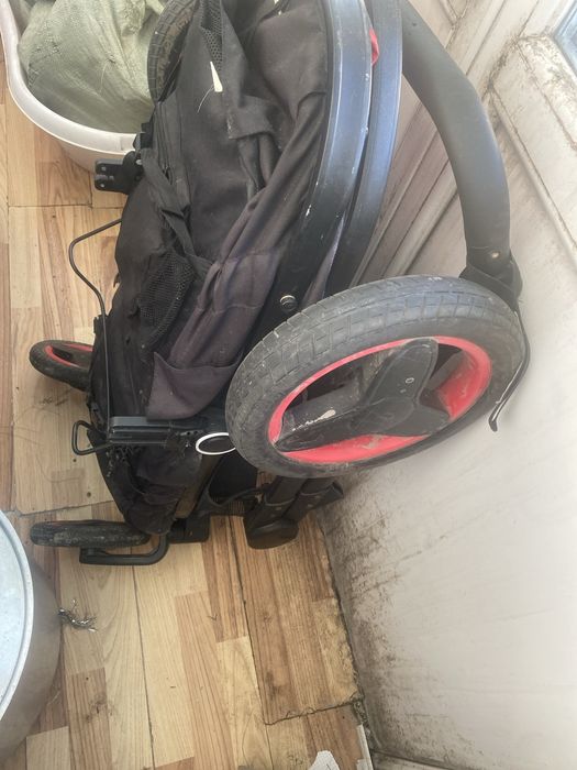 Продам все сезонную коляску в хорошем состояни