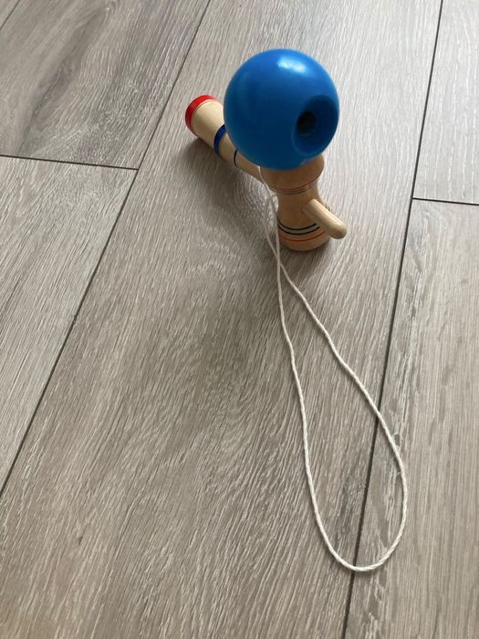 Kendama albastra