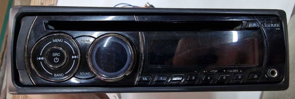 Radio CD Auto Clarion CZ101ER + Ramă Montaj (Stare Bună)