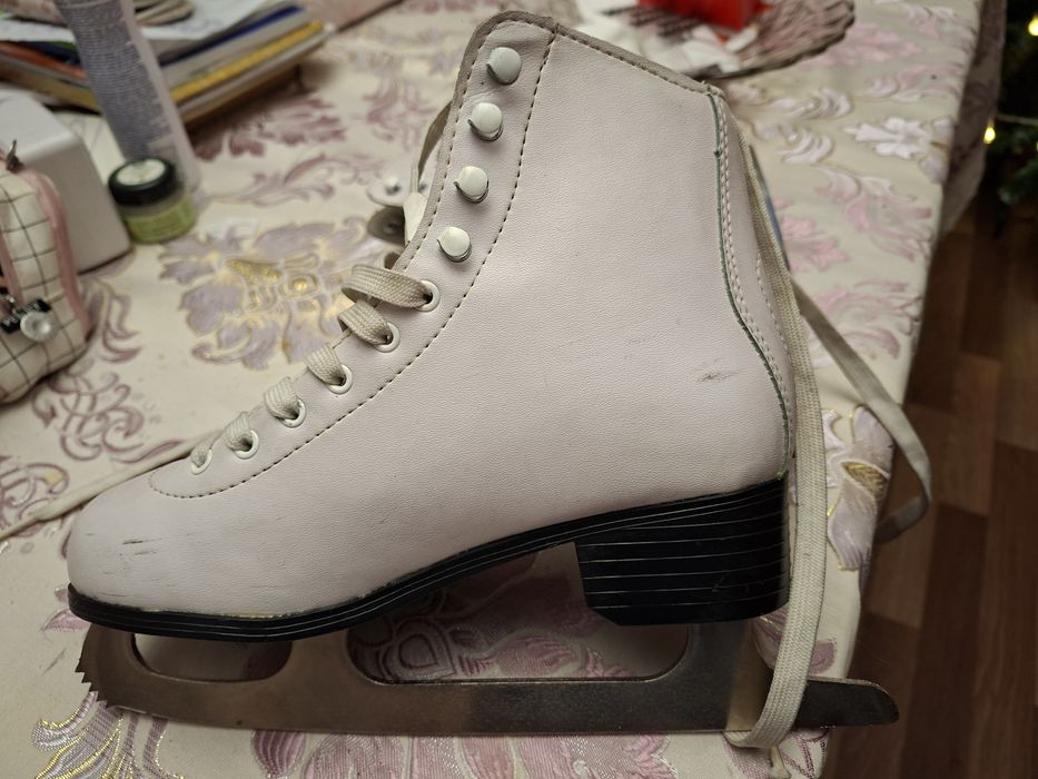 Продам фигурные коньки