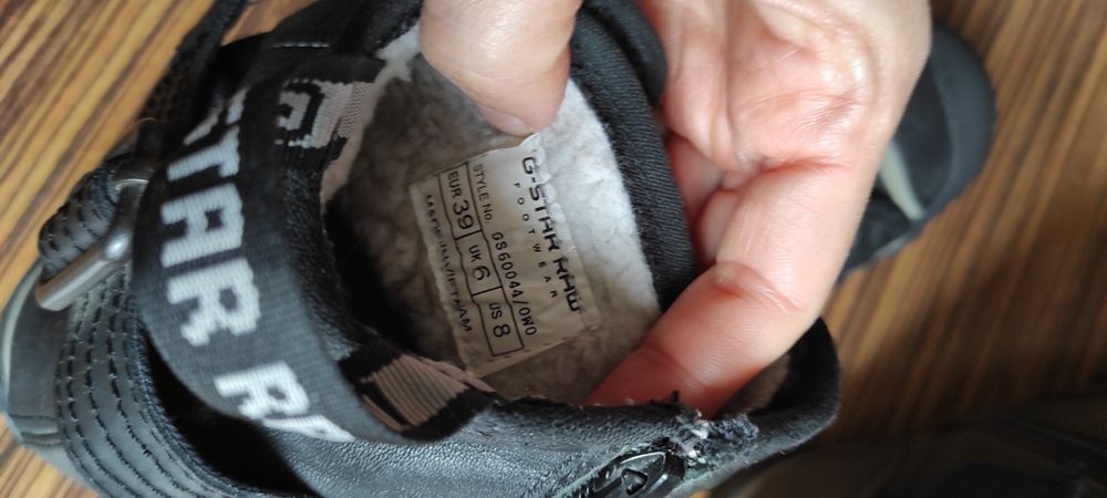 Vând tenisi mărimea 39 piele naturala