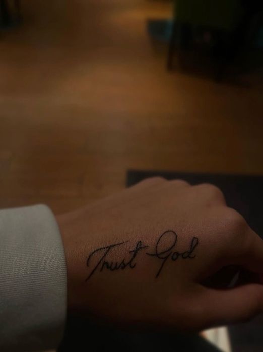 Tatuez – scrisuri & linii fine