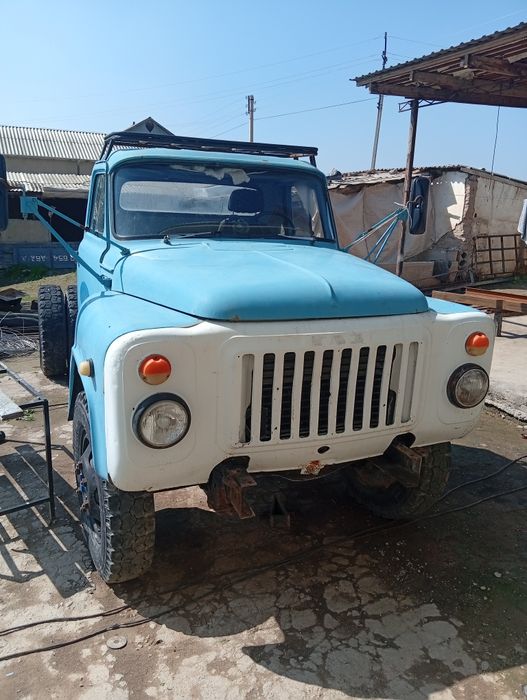 Gaz 53 moshinasi sotiladi