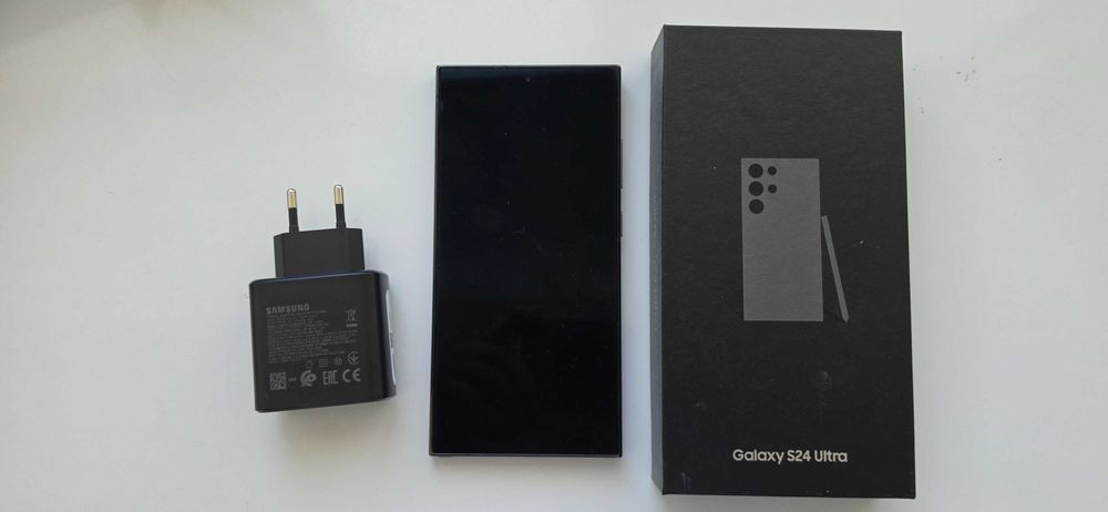 Продавам Samsung Galaxy S24 Ultra - Dual SIM - 12GB RAM - 256GB - 5G - Titanium Black - с гаранция