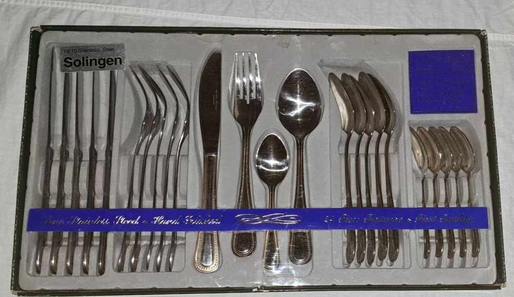 Набор столовых приборов.