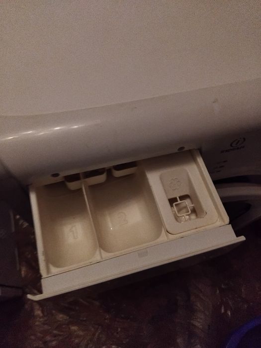 Пералня Индезит WIN 602 5L.