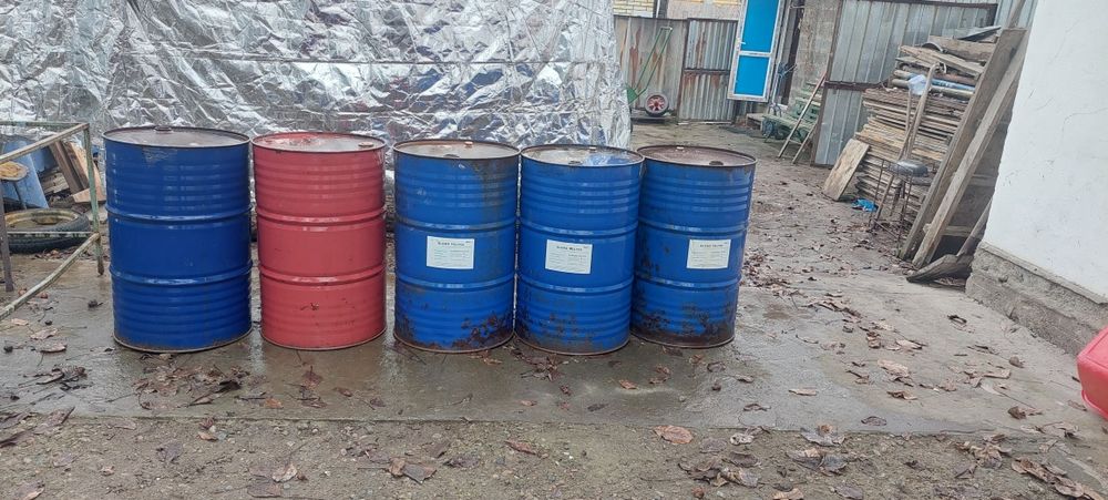 200-литровые бочки