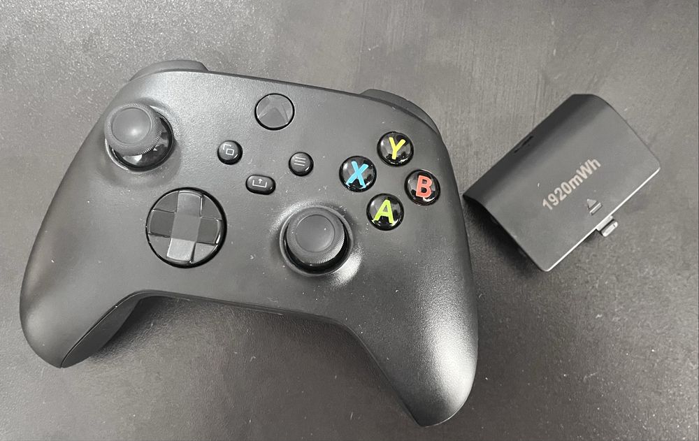 Продам Xbox serias S + 2 геймпада
