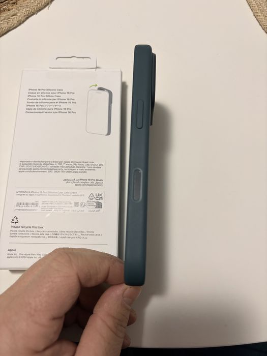 Vand husa apple originala iphone 16 pro !!!