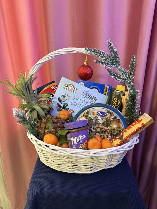 Новогодние корзины | новогодний подарок сладкий бокс киндер фрукты