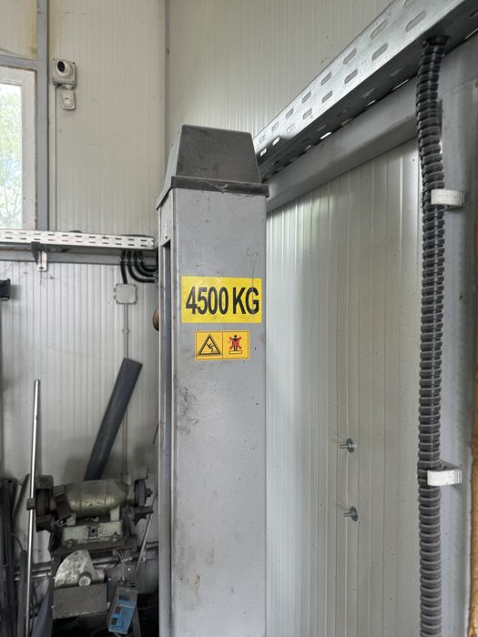 Vand elevator 4coloane si stand de directie