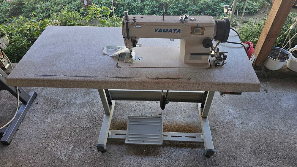 Mașina de cusut liniara, triploc si uberdeck