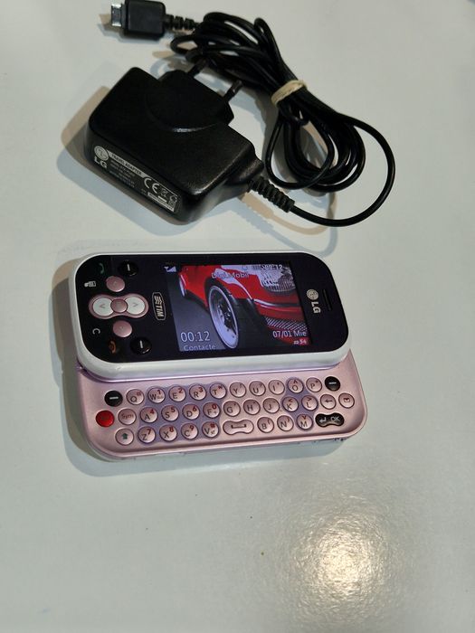 Telefon lg cu tastatura laterala