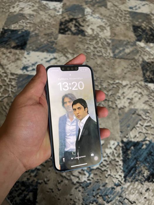 Iphone 13 color blue