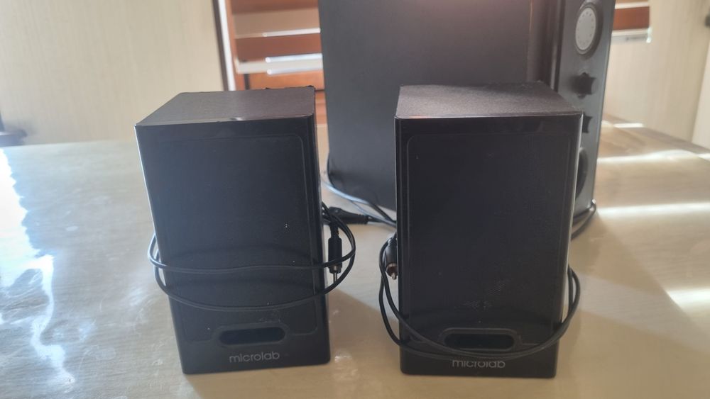 Прдам колонку microlab