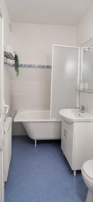 Apartament 2 camere de vânzare – Găești | Etaj 3 | Renovat | Centrală proprie