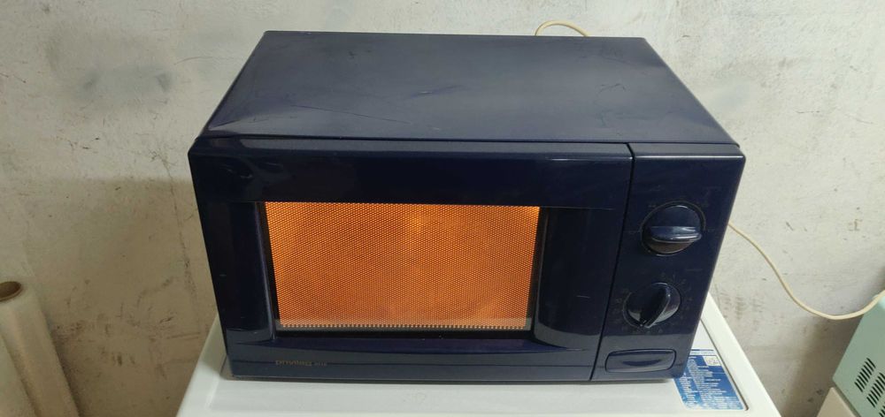 Cuptor cu microunde Privileg