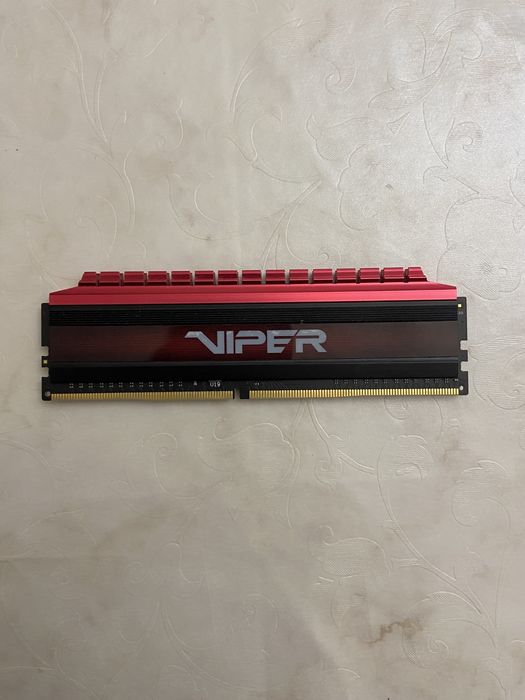 Операвтинвя Память Patriot Viper 8gb 2400Mhz