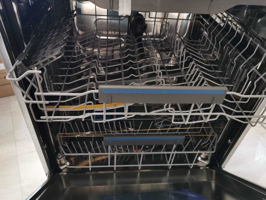 Посудомоечная машина Electrolux EES48200L (б/у, отличное состояние)