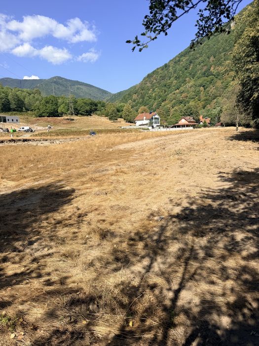 De vanzare 1000 mp , Teren intravilan  Râu Mare Retezat