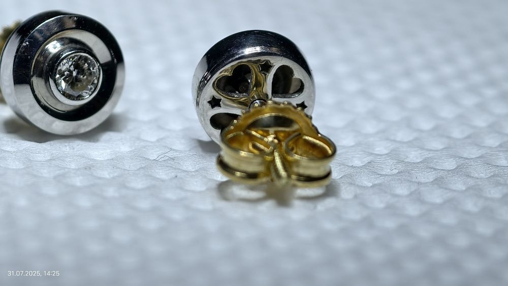 Гвоздики ,пусеты ,бриллианты ,750