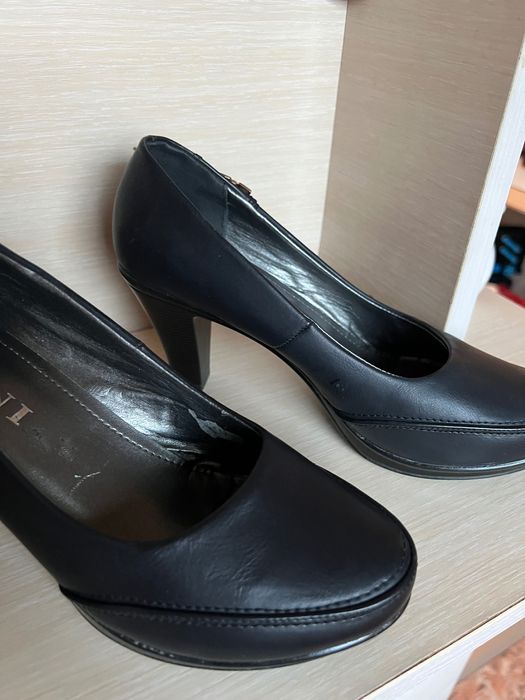 Продавам дамски обувки