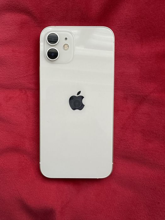 Продаю Айфон 12