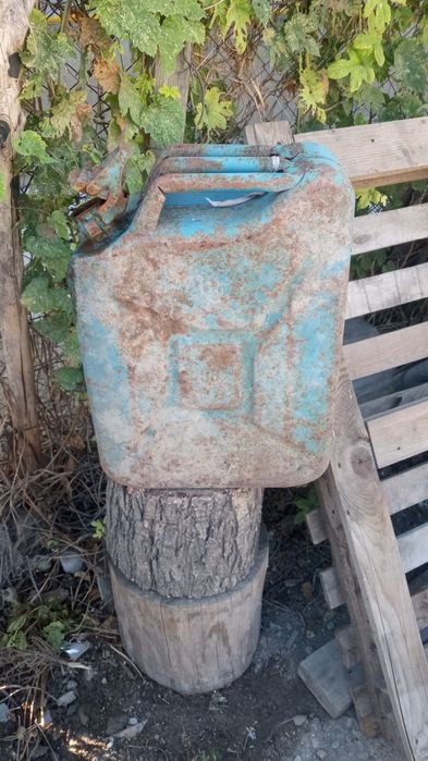 Продам конистру железны