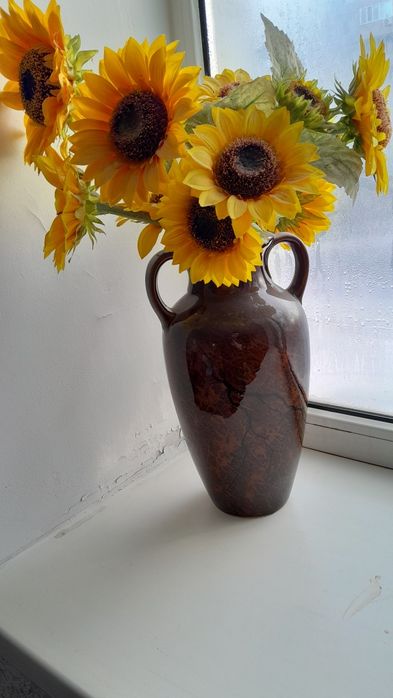 Продам вазу с искусственными цветами