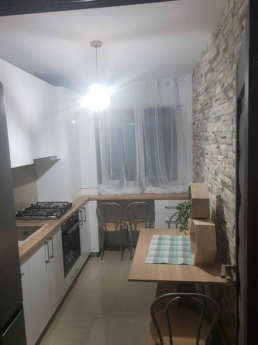 Inchiriez Ap. Nou 3 cam. Pitesti Complex Trivale Park 550 € neg