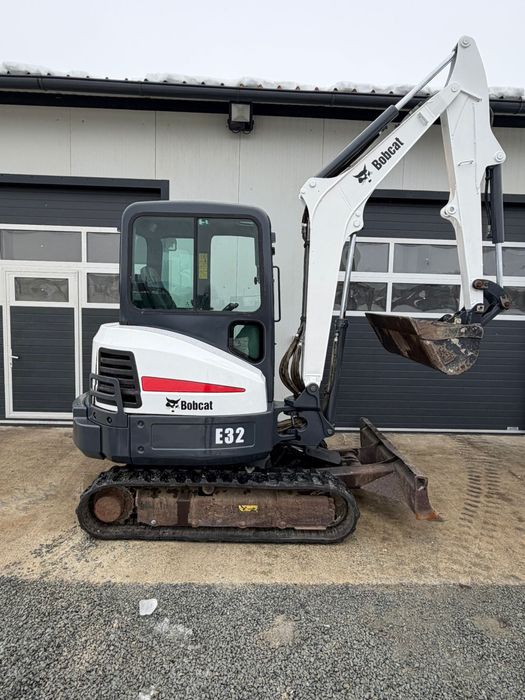 Miniescavator bobcat 3,3 tone