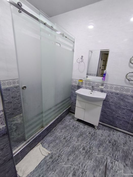 Сдаётся 2-х комнатная квартира азия хаус 5-этаж