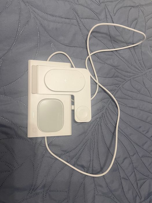 Зарядка на IPhone AirPods AppleWatch