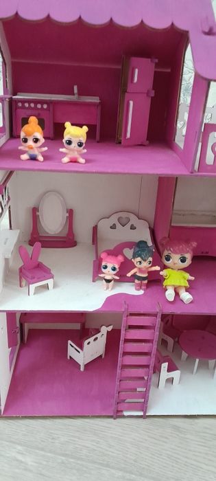 Продаётся кукольный дом